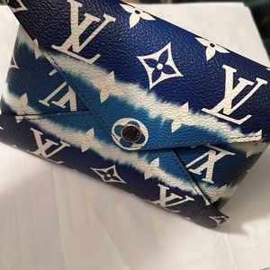 Louis Vuitton Kirigami Escale Medium Size